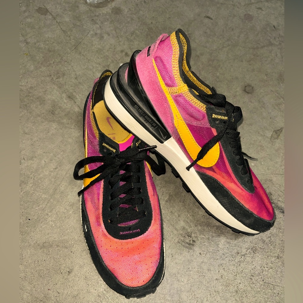 Women’s Nike Waffle One 🌵 8
